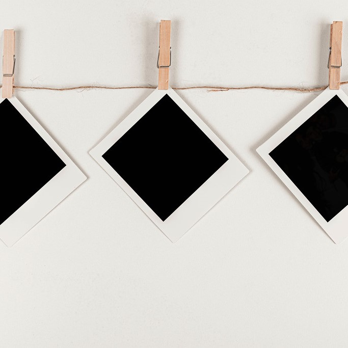 Hanging heavy pictures without nails